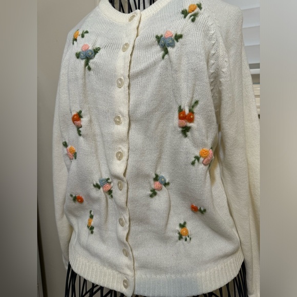 Vintage Embroidered Flower Cardigan - Picture 3 of 8